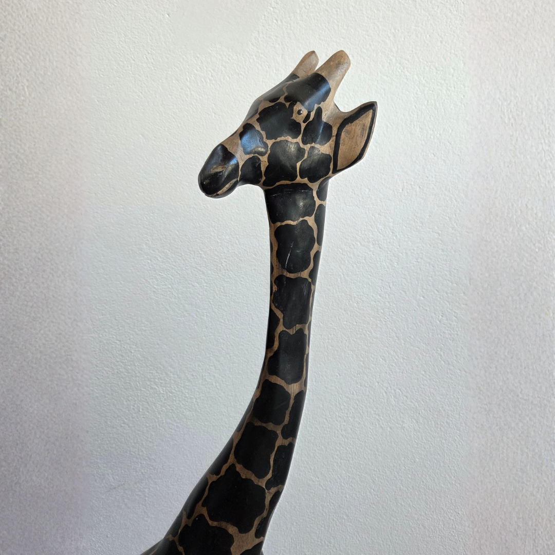 girafa-decorativa-em-madeira